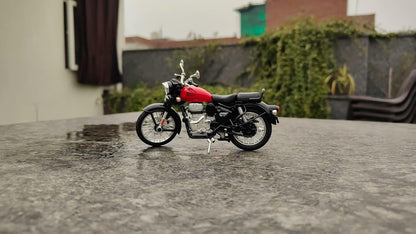 1:15 Original Royal Enfield Classic 350 Motorcycle – Interchangeable Tanks, Moving Handle & Pull Back Action | Realistic Mini Bike Model |
