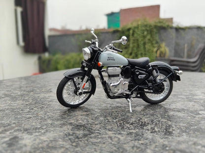 1:15 Original Royal Enfield Classic 350 Motorcycle – Interchangeable Tanks, Moving Handle & Pull Back Action | Realistic Mini Bike Model |