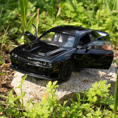 1:24 Dodge Challenger Metal Die-Cast Scale Model car for collectible